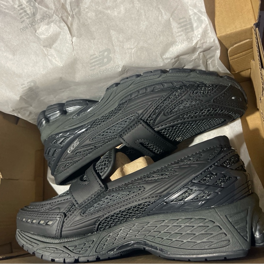 New Balance 1906L Black Sneakers with Ortholite Cushioning
Size 5 M 
Size 6.5 W